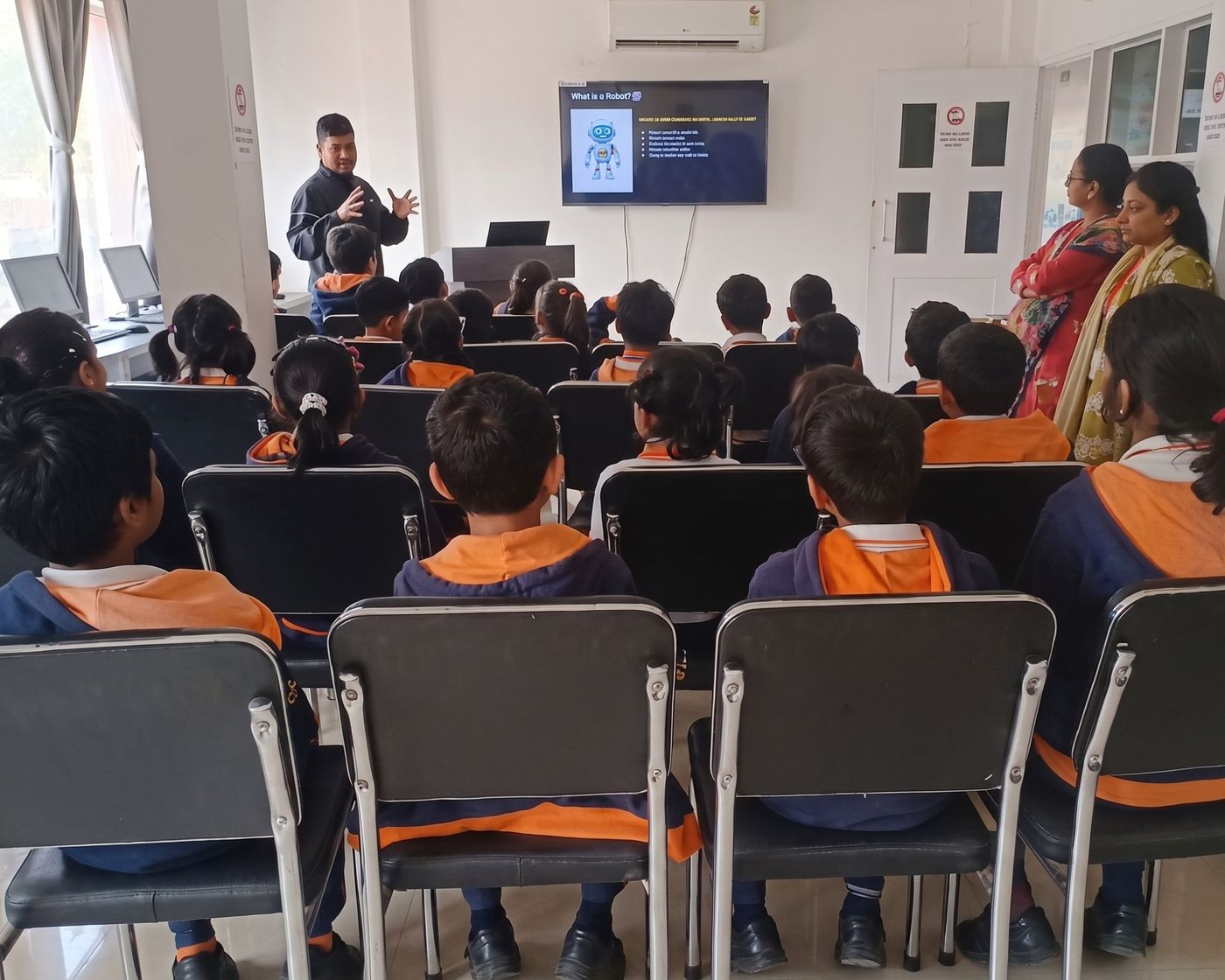 Sultan Mahmud teaching AI to school students in a live classroom
